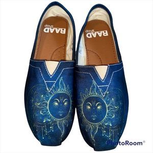 NWOT Raad Shop Unisex 4.5M 6W Blue Celestial Sun Moon Canvas Slip On Shoes